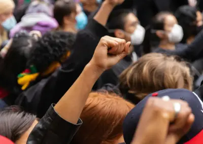 L’Histoire contestée: les usages du passé et libertés académiques